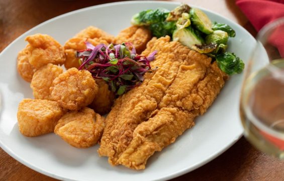 sea-captains-house-carolina-seafood-platter-dinner