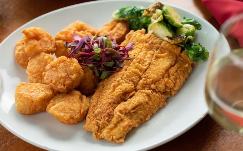 sea-captains-house-carolina-seafood-platter-dinner