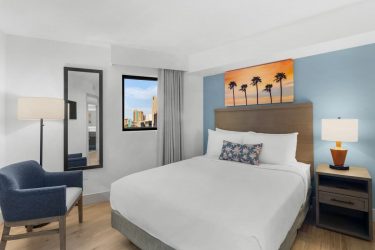 South Tower 3 Bedroom Deluxe Condo - Bedroom